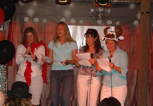Employee participates in a singing contest by TeamBonding