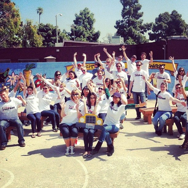 Employees having fun - Outdoor team building ideas