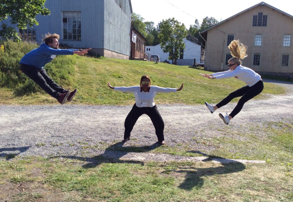 A group of team members completes a fun photo challenge during an outdoor team building activity, demonstrating their teamwork and enthusiasm. Their synchronized jumps showcase the fun, collaborative spirit of the event.