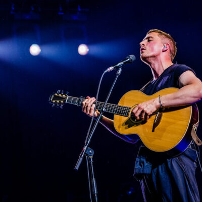 Featured Image For #MusicMondays: A Song About Moving On – Giants by Dermot Kennedy Team Building Post