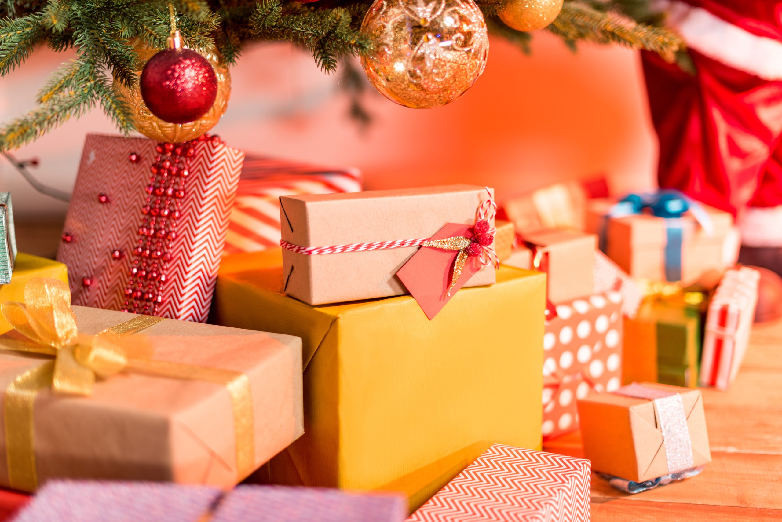 56 Trending Christmas Gift Ideas for a Colleague | TeamBonding